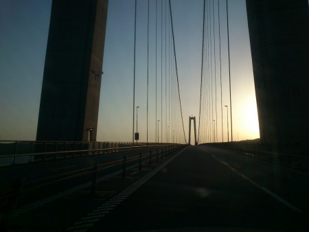 Fridfullt ensam på Högakustenbron.  